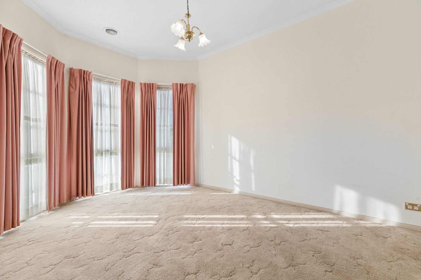Bay-windowed dining or sitting space