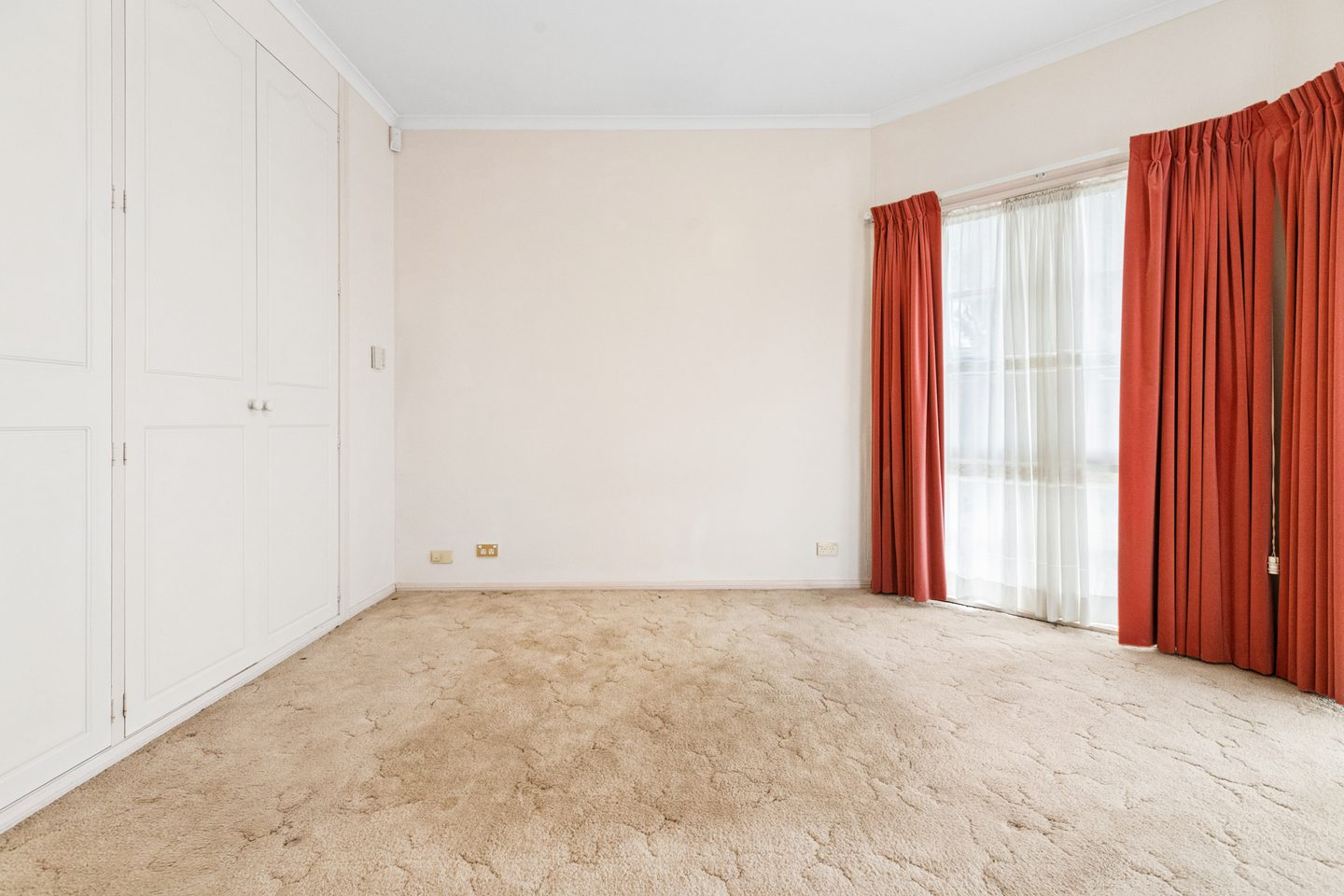 Main bedroom and built-in robes