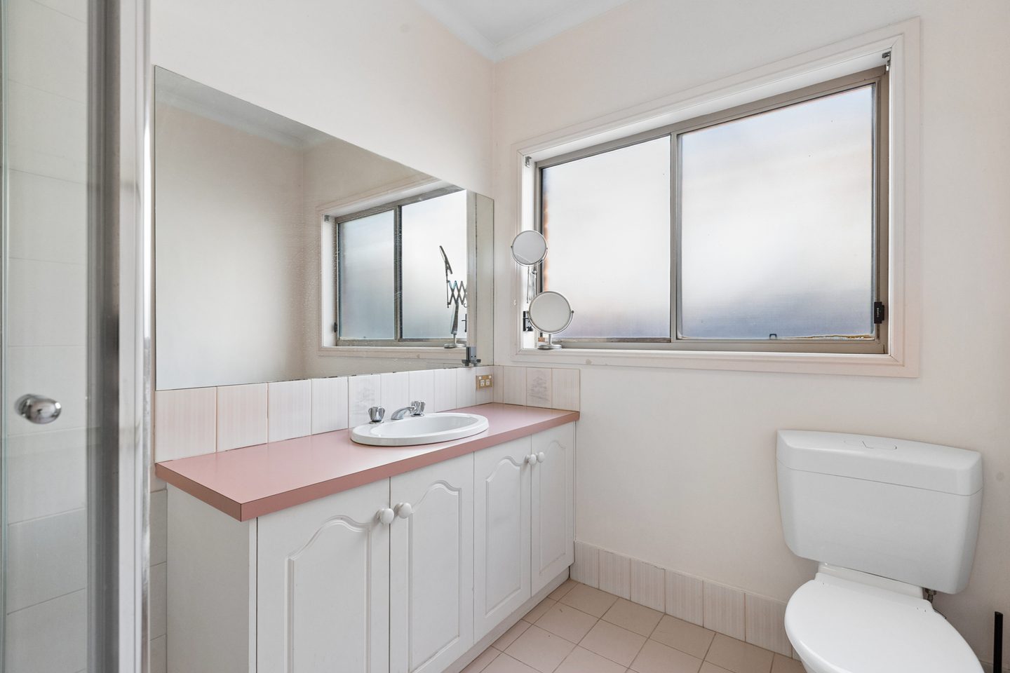 Ensuite vanity
